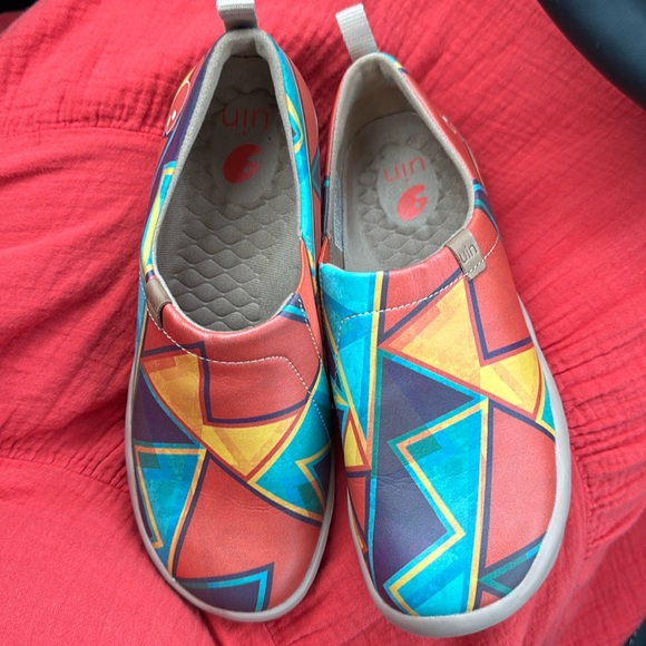 UIN Slip On Shoes Comfortable Lightweight ~ like new! - Picture 1 of 3